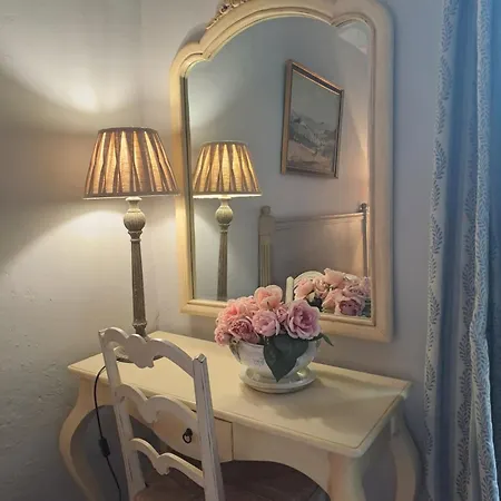Le Relais D'elle Bed & Breakfast 3*